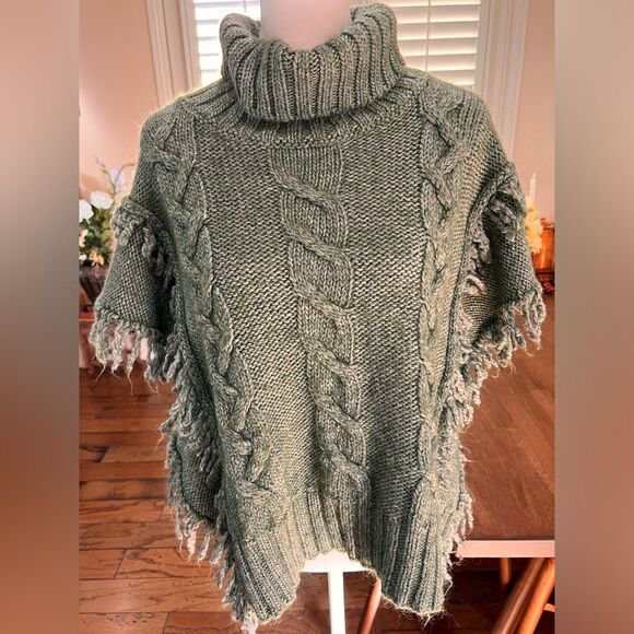 Sage Green Cable Knit Turtleneck Poncho Sweater Tassel Edges M Made in Italy - Picture 3 of 9